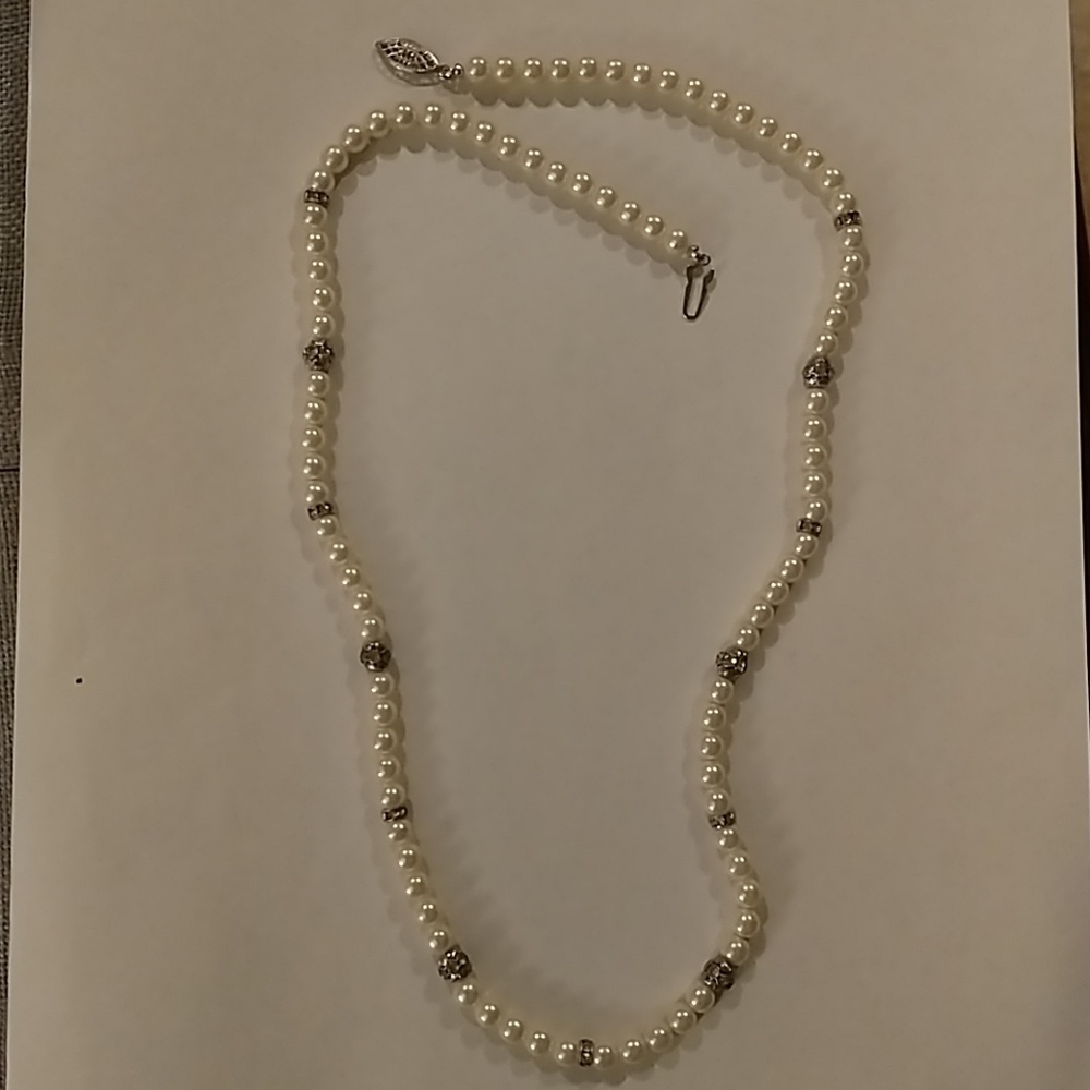 Vintage pearl like necklace with rhinestone beads